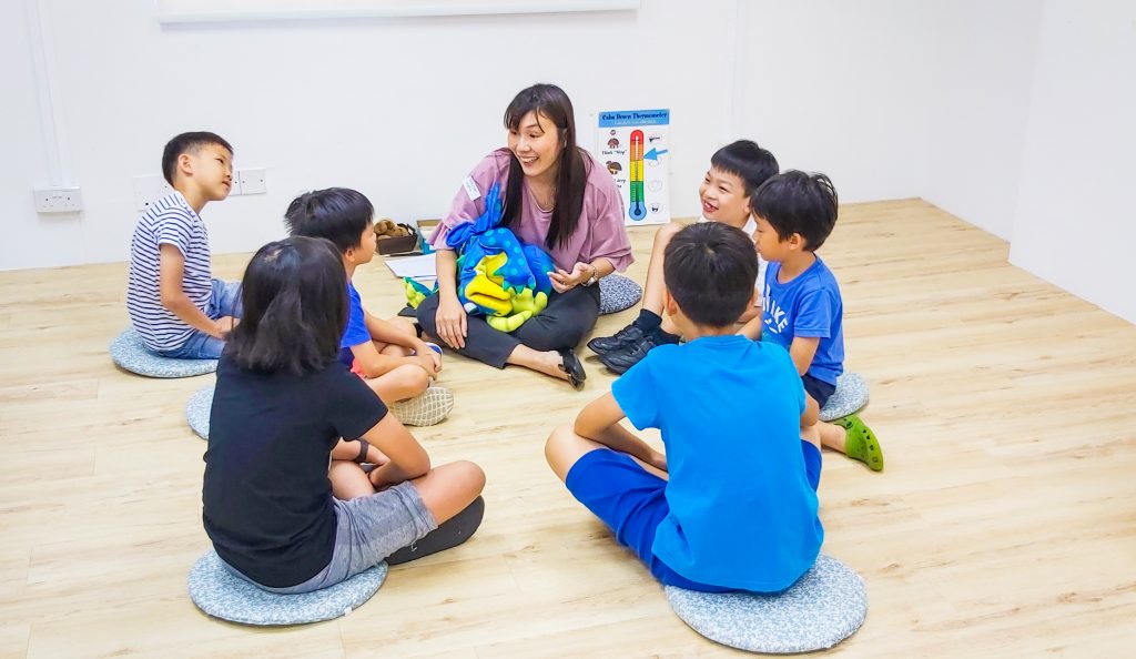 Facilitator coaching children in emotion regulation at The Incredible Years® Small Group Dinosaur Programme for Kids